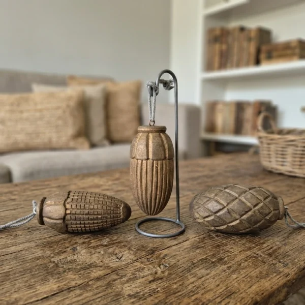 Luxe woonaccessoires - Sierlijke houten Denneappels
